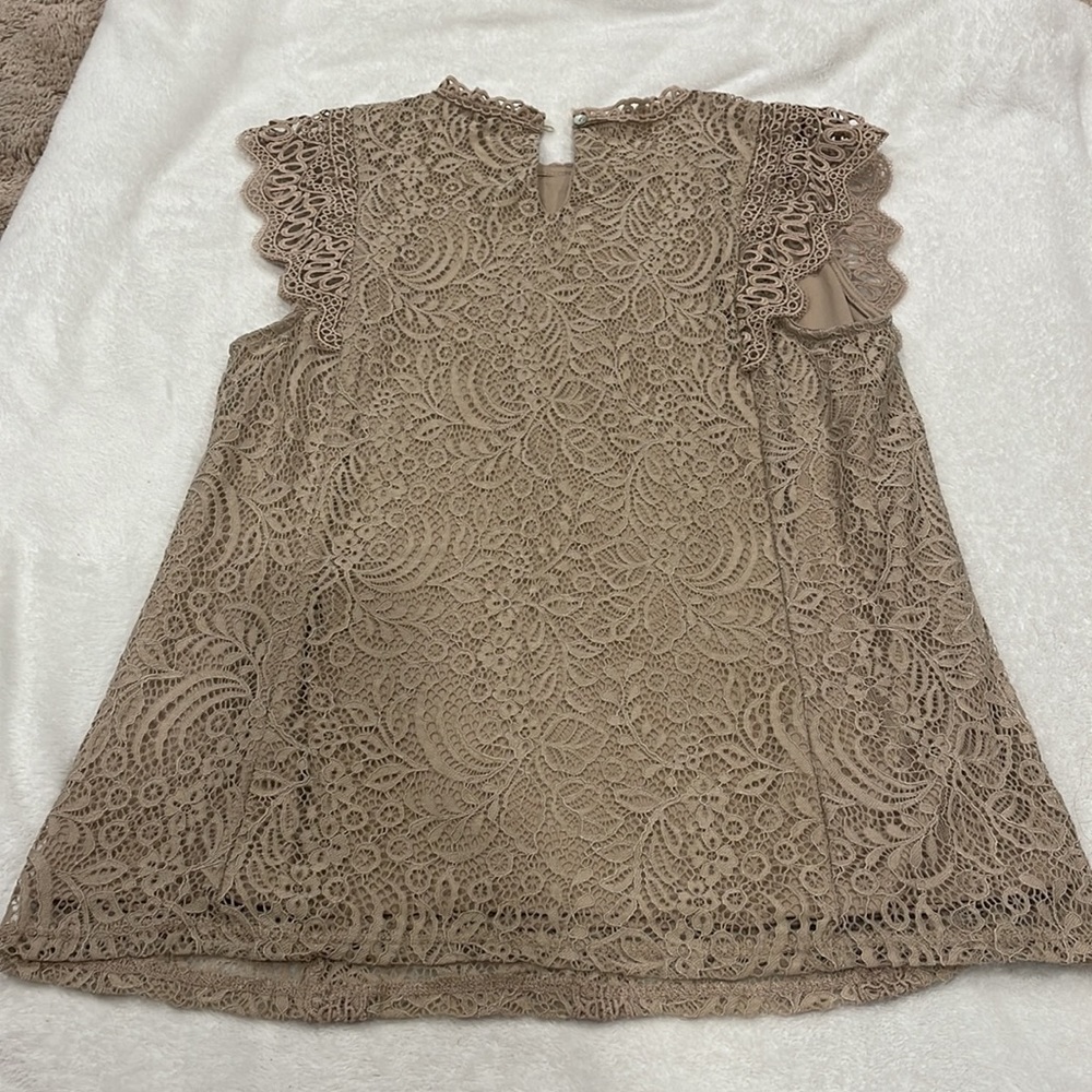 Woman’s Tan Lace Tank-top - Picture 4 of 5